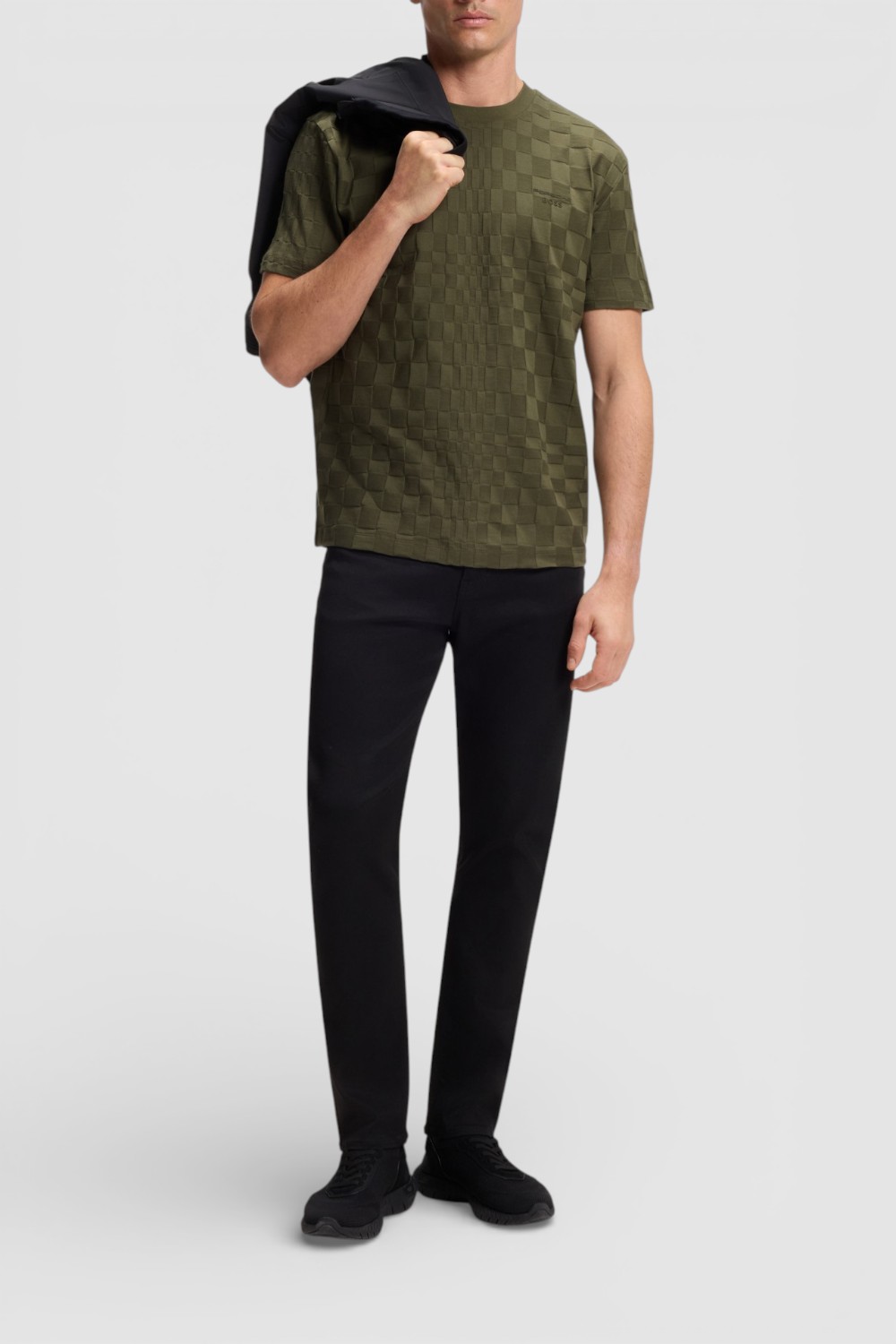 תמונת כל הלוק של חולצת טי פורשה X בוס